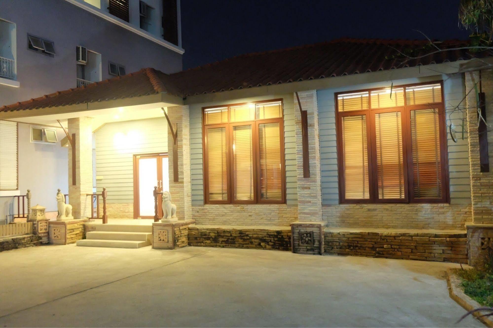 Studio Khon Kaen By Icheck Inn Luaran gambar